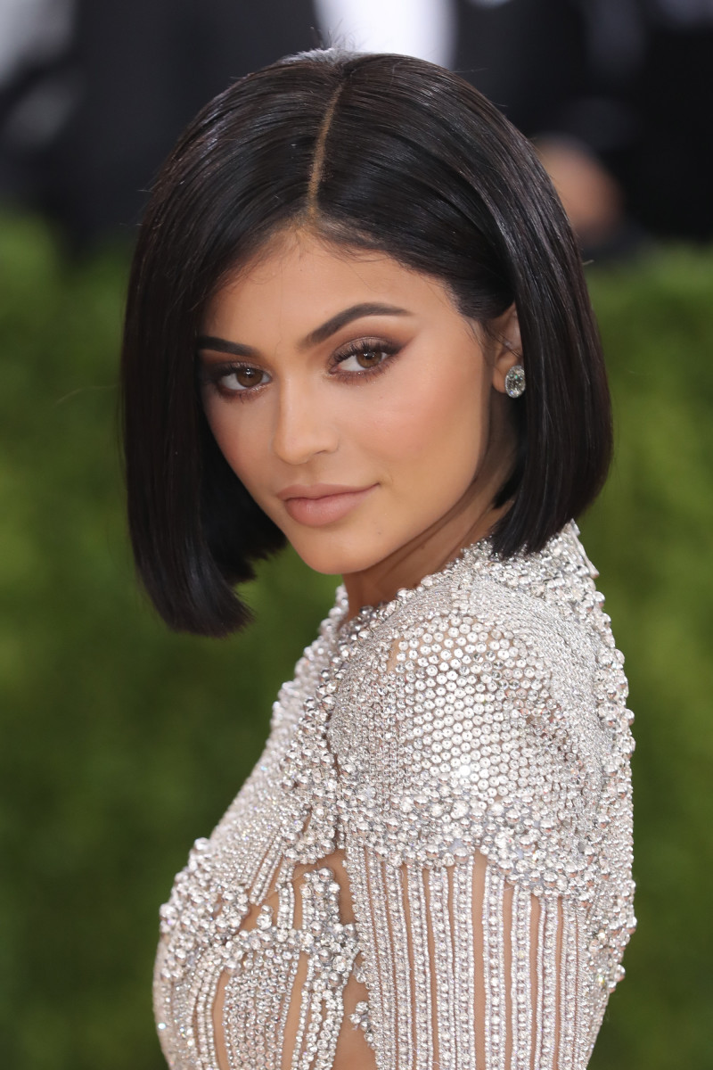 Clear Your Calendar! Kylie Cosmetics to Host Holiday Pop-Up Shops
